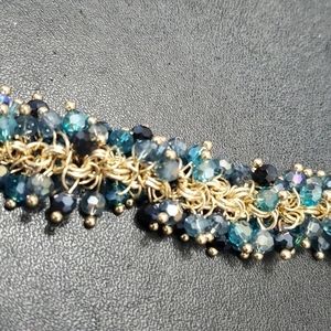 **Final Sale** Gold Tone Blue Beaded Bracelet 6-9"